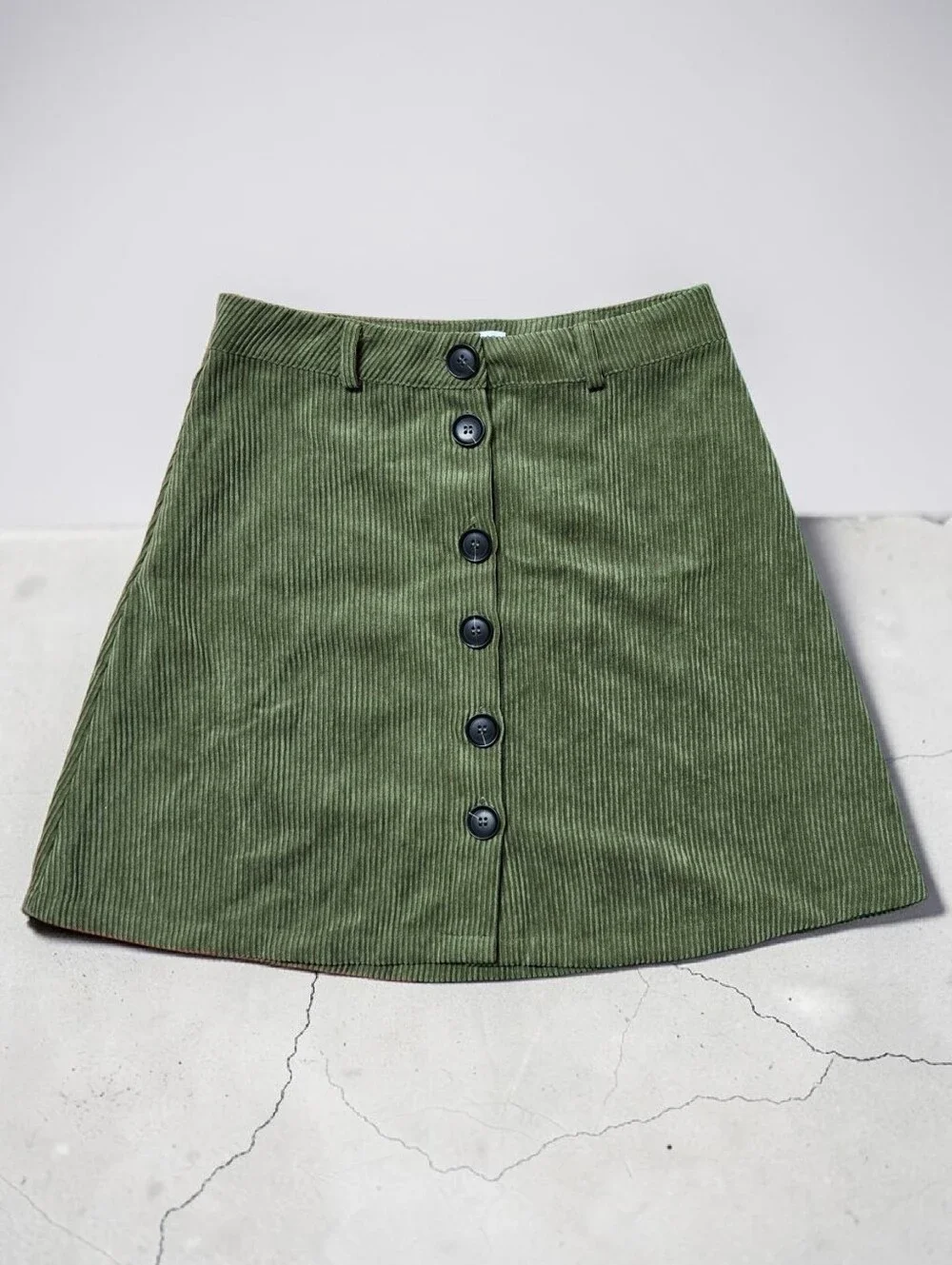 Gilli Olive Green Lightweight Corduroy Front Button Mini Skirt Size Small